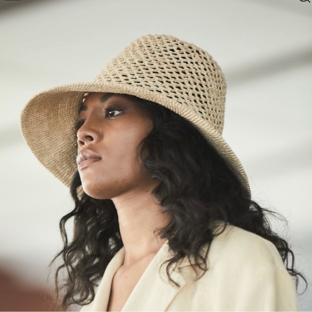 Janessa leone Lynda hat Sz L - new without tags
